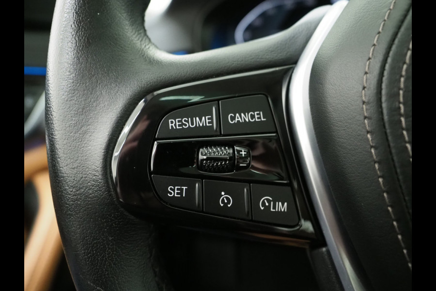 BMW 5 Serie Touring 530e xDrive | Panoramadak | Leder | Sfeerlicht | Carplay | Camera | Stoelverwarming