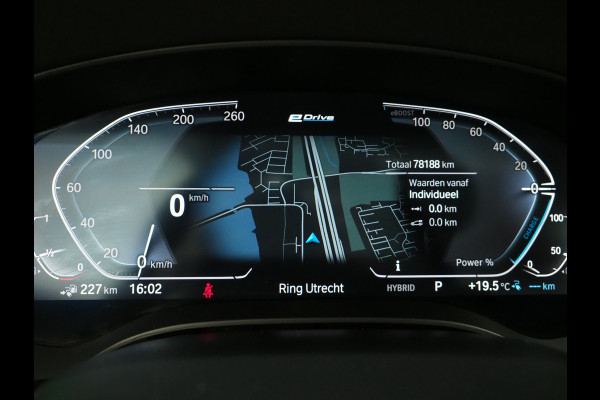 BMW 5 Serie Touring 530e xDrive | Panoramadak | Leder | Sfeerlicht | Carplay | Camera | Stoelverwarming