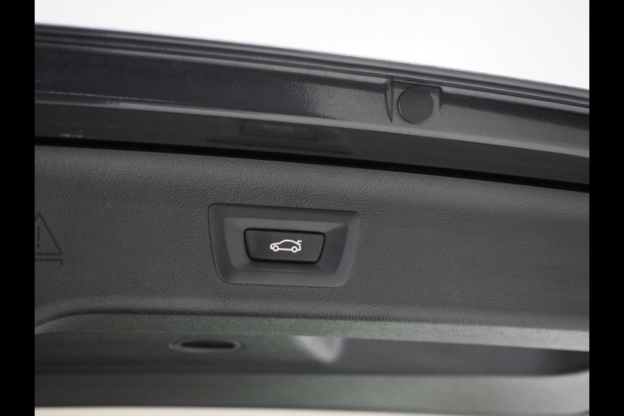 BMW 5 Serie Touring 530e xDrive | Panoramadak | Leder | Sfeerlicht | Carplay | Camera | Stoelverwarming