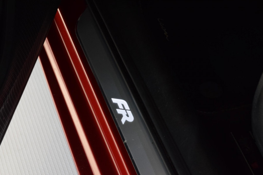 Seat Leon Sportstourer 1.5 eTSI FR|Cam.|Trekh.|ACC|Stoel+stuurverw.