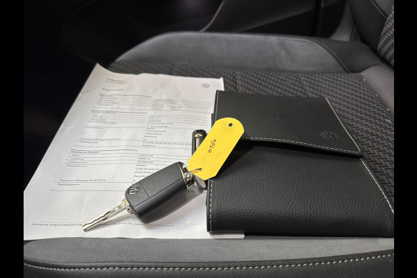 Volkswagen T-Roc 1.5 TSI 150PK DSG R SPORT VIRTUAL/NAVI/CAMERA/VELOURS