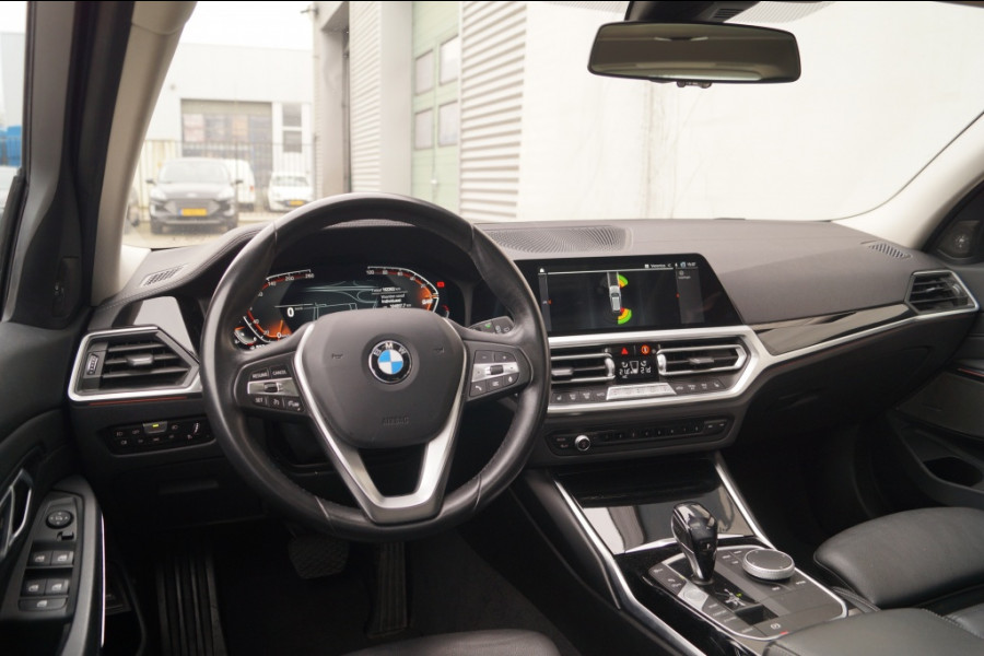 BMW 3 Serie Touring 320i 184pk Business Edition Plus -PANO-LEER-