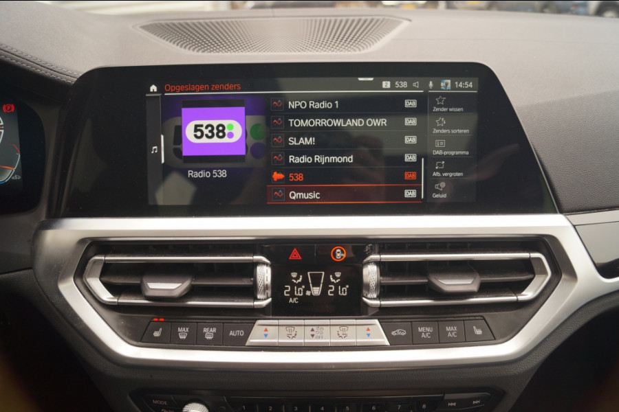 BMW 3 Serie Touring 320i 184pk Business Edition Plus -PANO-LEER-