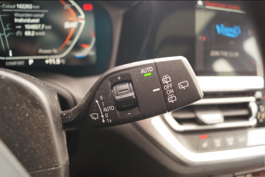 BMW 3 Serie Touring 320i 184pk Business Edition Plus -PANO-LEER-