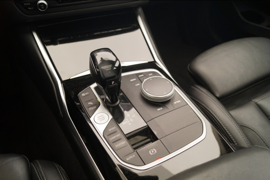 BMW 3 Serie Touring 320i 184pk Business Edition Plus -PANO-LEER-