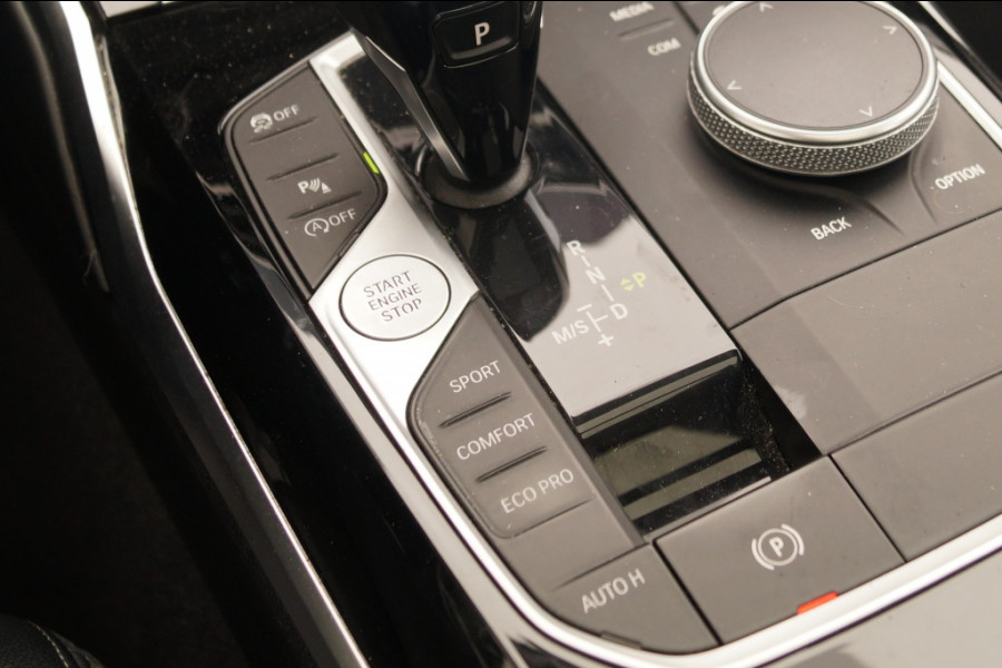 BMW 3 Serie Touring 320i 184pk Business Edition Plus -PANO-LEER-