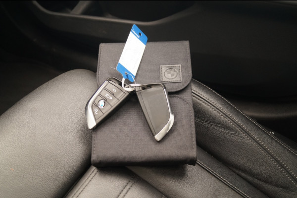 BMW 3 Serie Touring 320i 184pk Business Edition Plus -PANO-LEER-