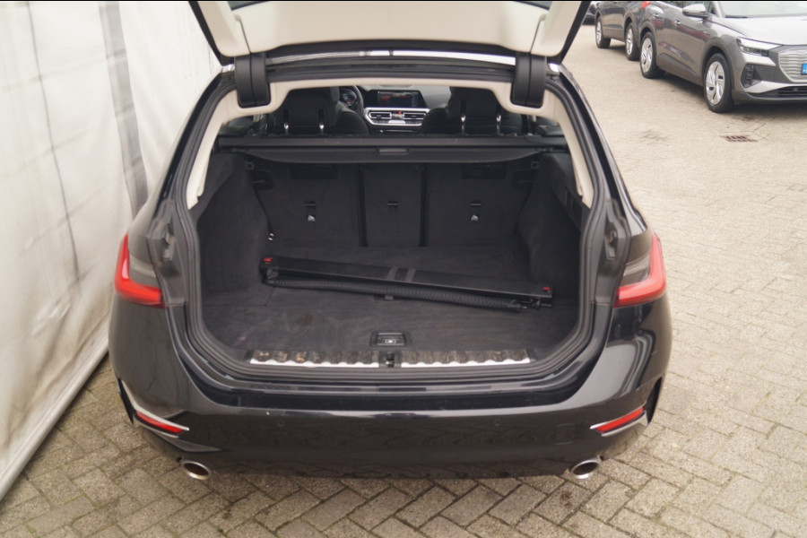 BMW 3 Serie Touring 320i 184pk Business Edition Plus -PANO-LEER-