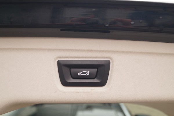 BMW 3 Serie Touring 320i 184pk Business Edition Plus -PANO-LEER-