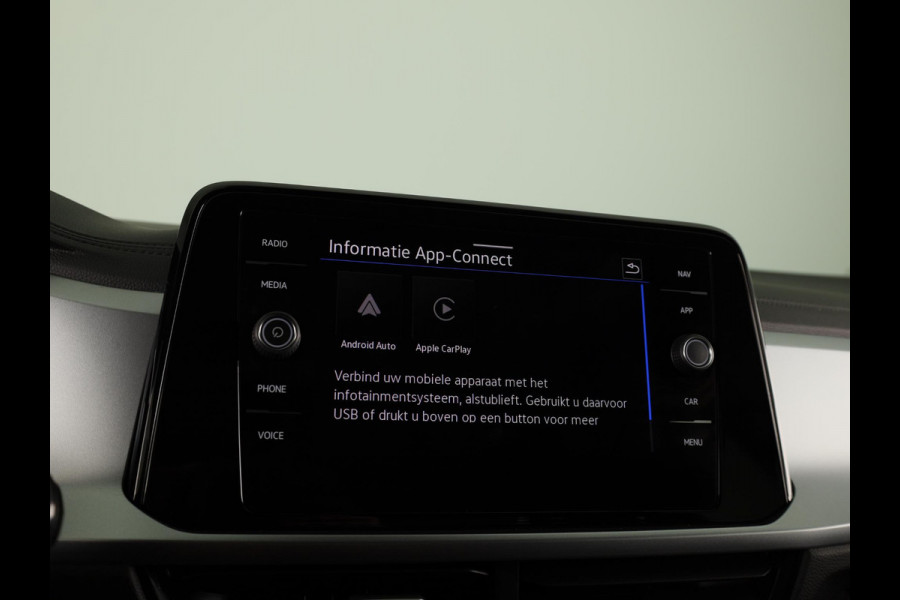 Volkswagen T-Roc 1.5 TSI Life Edition 150 PK | Automaat (DSG) | Navigatie | Extra getint glas | Verlengde garantie