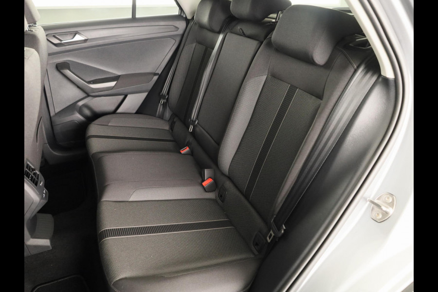 Volkswagen T-Roc 1.5 TSI Life Edition 150 PK | Automaat (DSG) | Navigatie | Extra getint glas | Verlengde garantie