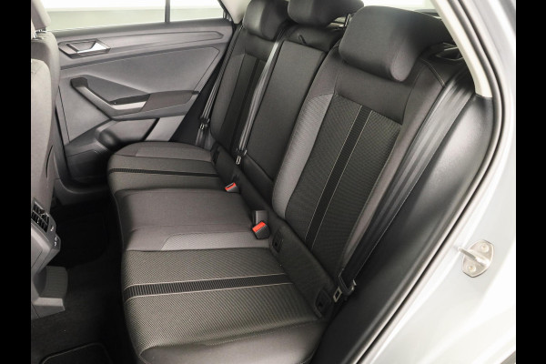 Volkswagen T-Roc 1.5 TSI Life Edition 150 PK | Automaat (DSG) | Navigatie | Extra getint glas | Verlengde garantie