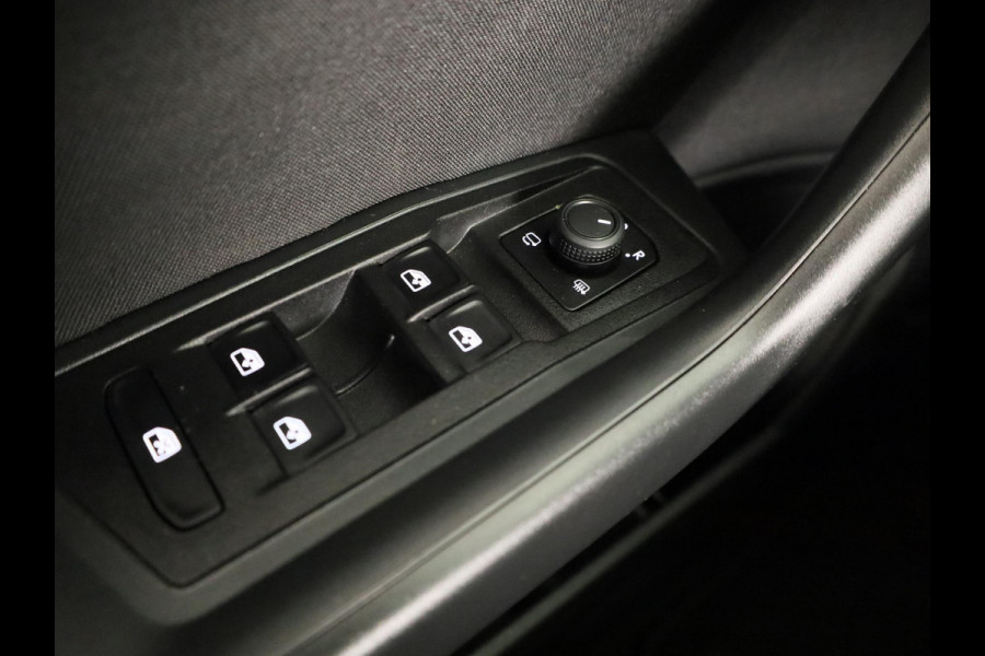 Volkswagen T-Roc 1.5 TSI Life Edition 150 PK | Automaat (DSG) | Navigatie | Extra getint glas | Verlengde garantie