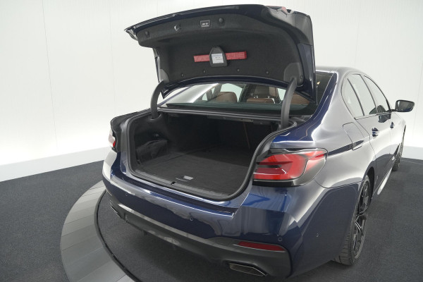 BMW 5 Serie 545e xDrive Business Edition Plus | M Sportpakket | Driving Assistant Professional | Harman Kardon Surround Sound System