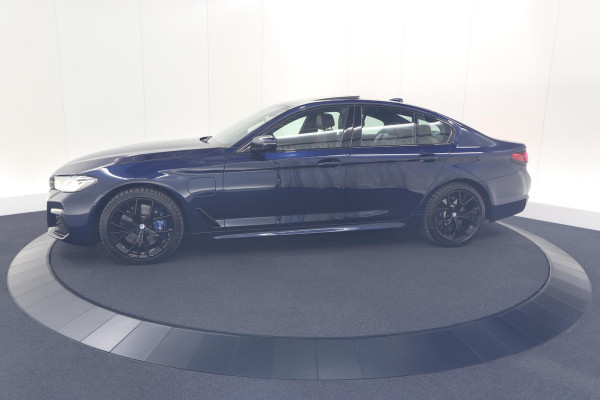 BMW 5 Serie 545e xDrive Business Edition Plus | M Sportpakket | Driving Assistant Professional | Harman Kardon Surround Sound System