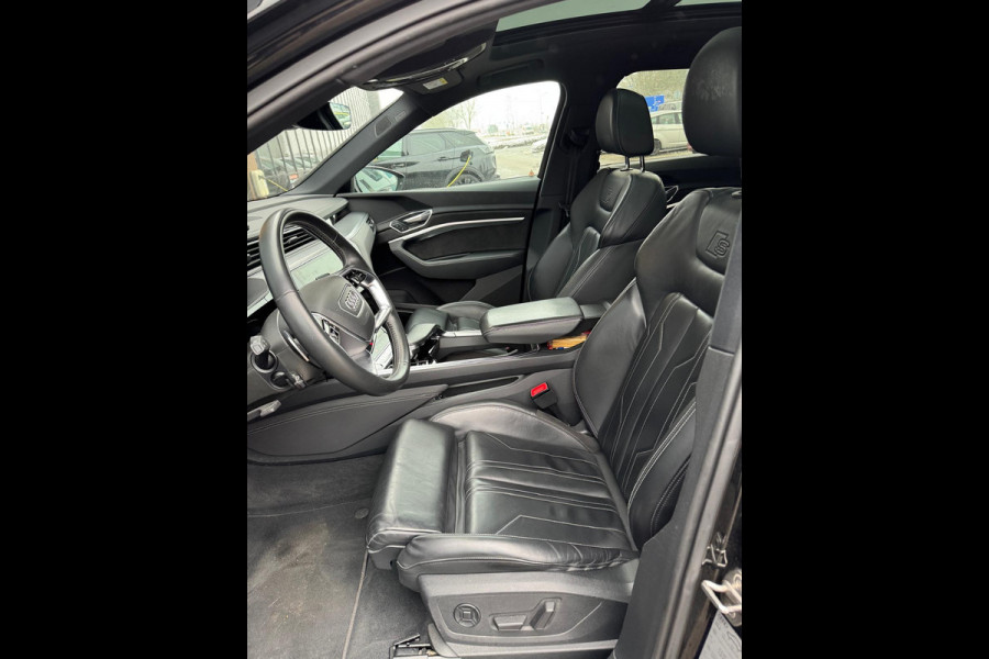 Audi e-tron e-tron 55 quattro Pro Line 95 kWh | Panoramadak | Bang & Olufsen | Stoelverwarming | Head-Up Display | 360 Camera | Matrix LED | Luchtvering | Memory Seat | Keyless | Elektrisch Verstelbare Stoelen | B&O