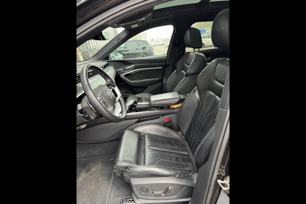 Audi e-tron e-tron 55 quattro Pro Line 95 kWh | Panoramadak | Bang & Olufsen | Stoelverwarming | Head-Up Display | 360 Camera | Matrix LED | Luchtvering | Memory Seat | Keyless | Elektrisch Verstelbare Stoelen | B&O