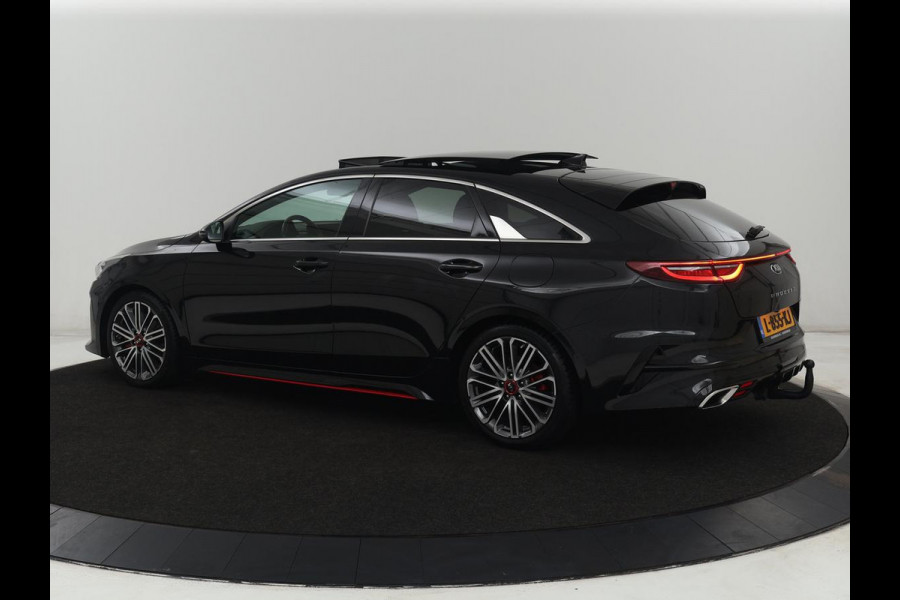Kia ProCeed 1.6 T-GDI GT | 204pk | Panoramadak | Leder/Alcantara | Stoel & stuurverwarming | Trekhaak | Adaptive cruise | JBL Sound | Carplay | Camera | Navigatie | Full LED | Keyless | Achterbankverwarming