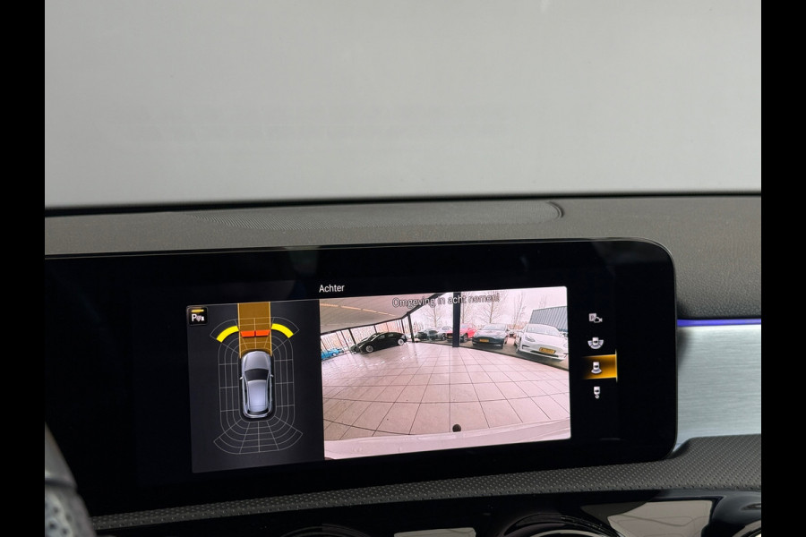 Mercedes-Benz A-Klasse 180 AMG Night Navi|Sfeer|Stoelverwarming|Dealer Onderhouden