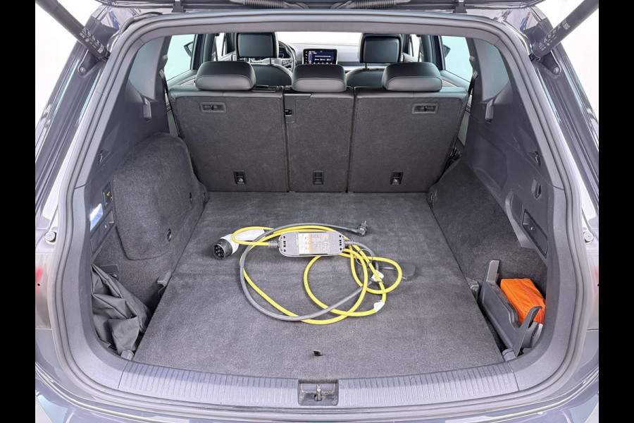 Seat Tarraco 1.4 TSI e-Hybrid PHEV Xperience Business Intense VAN €31.900,- NU VOOR SLECHTS €29.877,- Uw LENTEVOORDEEL €2.023,- |ELEK. ACHTERKLEP| DODE HOEK SENSOR| STOEL+ STUUR VERWARMING| 360 CAMERA | ACHTERBANK VERWARMD| CARPLAY| RIJKLAARPRIJS INCL. 12 MND BOVAG GARANTIE