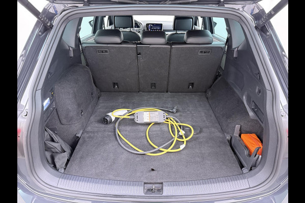 Seat Tarraco 1.4 TSI e-Hybrid PHEV Xperience Business Intense VAN €31.900,- NU VOOR SLECHTS €29.877,- Uw LENTEVOORDEEL €2.023,- |ELEK. ACHTERKLEP| DODE HOEK SENSOR| STOEL+ STUUR VERWARMING| 360 CAMERA | ACHTERBANK VERWARMD| CARPLAY| RIJKLAARPRIJS INCL. 12 MND BOVAG GARANTIE