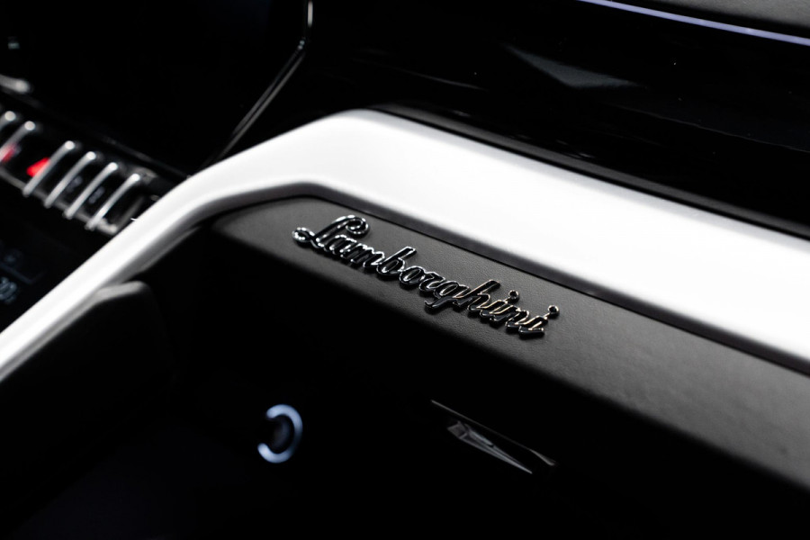 Lamborghini Urus 4.0 V8 *Novitec / B&O Advanced / Panorama / Stoelventilatie + massage / HUD*