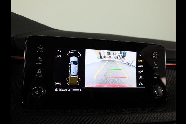 Škoda Kamiq 1.0 TSI Monte Carlo 115 pk | Verlengde garantie | Navigatie via App | Panoramadak | Parkeersensoren | Achteruitrijcamera | Stoelverwarming |