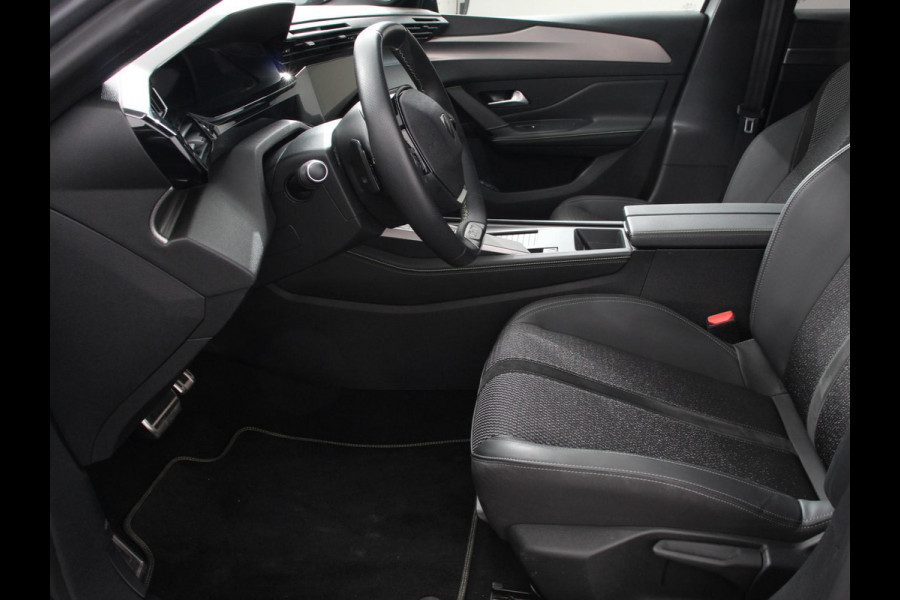 Peugeot 308 1.2 PureTech GT Climate control Adaptive cruise control Parkeersensoren Achteruitrijcamera Navigatie  LED Apple Carplay/ Android Auto