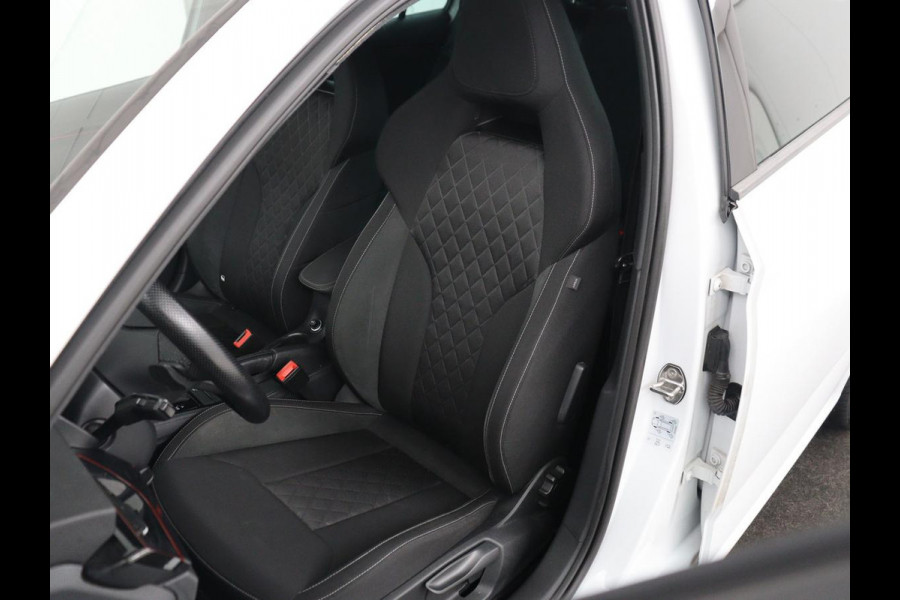 Škoda SCALA 1.0 TSI Sport | Automaat | Trekhaak | Carplay | 17'' | Sportstoelen | Full LED | Parkeerhulp | Climate control | Cruise control | Bluetooth