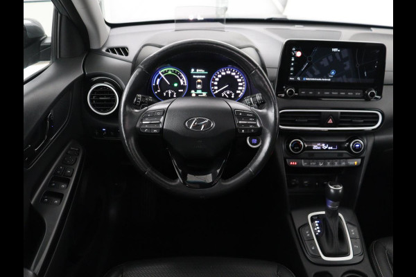 Hyundai Kona 1.6 GDI HEV Premium Sky | Schuifdak | Leder | Stoelventilatie | Adaptive cruise | Trekhaak | Head-Up | Carplay | Camera | Achterbankverwarming | Navigatie | Keyless | Climate control