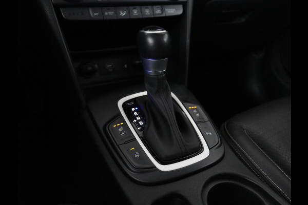 Hyundai Kona 1.6 GDI HEV Premium Sky | Schuifdak | Leder | Stoelventilatie | Adaptive cruise | Trekhaak | Head-Up | Carplay | Camera | Achterbankverwarming | Navigatie | Keyless | Climate control