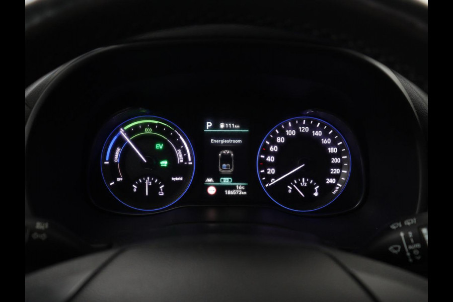 Hyundai Kona 1.6 GDI HEV Premium Sky | Schuifdak | Leder | Stoelventilatie | Adaptive cruise | Trekhaak | Head-Up | Carplay | Camera | Achterbankverwarming | Navigatie | Keyless | Climate control