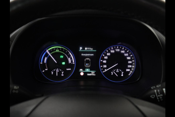 Hyundai Kona 1.6 GDI HEV Premium Sky | Schuifdak | Leder | Stoelventilatie | Adaptive cruise | Trekhaak | Head-Up | Carplay | Camera | Achterbankverwarming | Navigatie | Keyless | Climate control