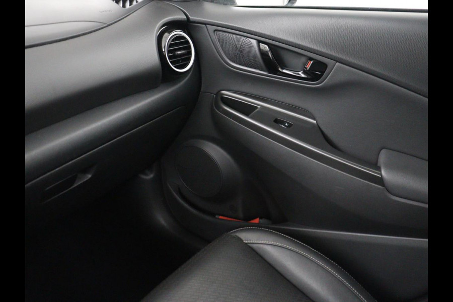 Hyundai Kona 1.6 GDI HEV Premium Sky | Schuifdak | Leder | Stoelventilatie | Adaptive cruise | Trekhaak | Head-Up | Carplay | Camera | Achterbankverwarming | Navigatie | Keyless | Climate control