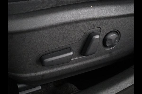 Hyundai Kona 1.6 GDI HEV Premium Sky | Schuifdak | Leder | Stoelventilatie | Adaptive cruise | Trekhaak | Head-Up | Carplay | Camera | Achterbankverwarming | Navigatie | Keyless | Climate control
