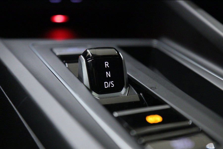 Volkswagen Golf 1.5 eTSI R-Line Pano/HUD/H&K/CAM/BLINDESPOT/BOMVOL