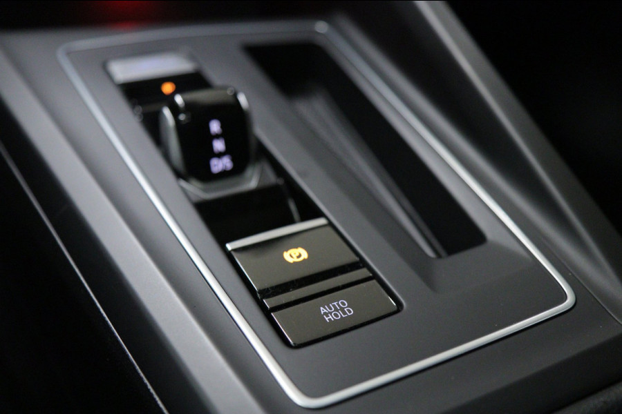 Volkswagen Golf 1.5 eTSI R-Line Pano/HUD/H&K/CAM/BLINDESPOT/BOMVOL