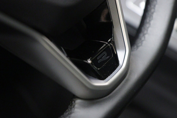 Volkswagen Golf 1.5 eTSI R-Line Pano/HUD/H&K/CAM/BLINDESPOT/BOMVOL