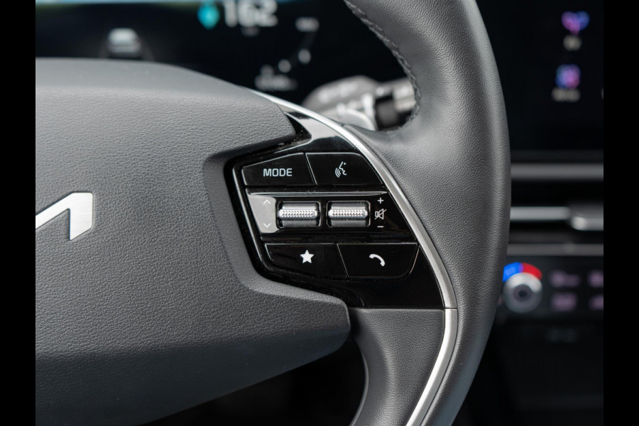 Kia Niro EV DynamicPlusLine 64.8 kWh Schuifdak | Leder | LED | Stuur + Stoelverwarming | Navigatie l PDC l Carplay