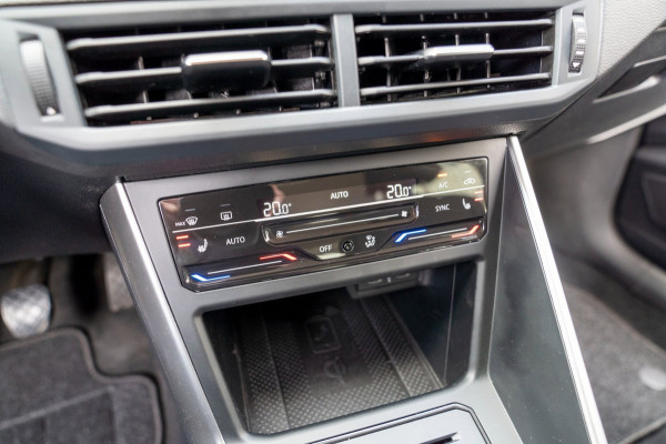 Volkswagen Polo 1.0 TSI Life Business|Prijs rijklaar incl. 12 mnd garantie|PDC Camera NAV LMV DAB Stoelverwarming Carplay