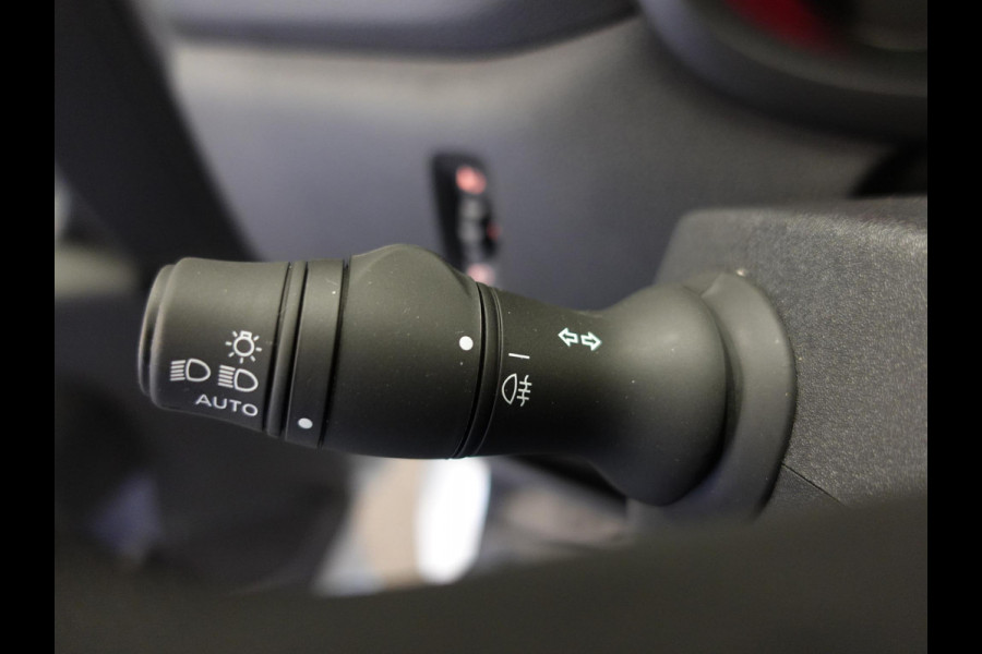 Renault Master T33 2.3 dCi 135PK L2H2 BPM VRIJ! Airco Cruise control Parkeersensoren Navigatie Trekhaak Prijs