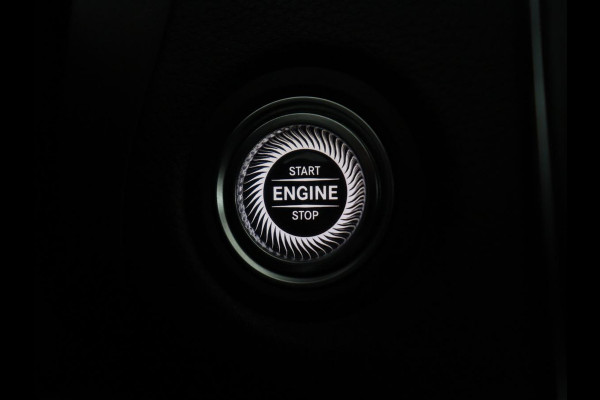 Mercedes-Benz C-Klasse 160 AMG Limited | Stoelverwarming | Leder/Alcantara | Trekhaak | Full LED | Park Assist | Camera | Navigatie | Climate control | Bluetooth | Cruise control