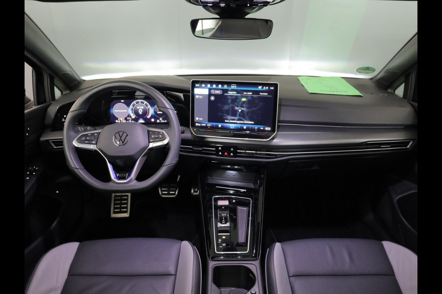 Volkswagen Golf 1.5 eHybrid GTE 272 pk Automaat (DSG) | Sportpakket | Panoramadak | Lederen bekleding | Elektr. trekhaak | Parkeersensoren | Blackstyle | Stoelverwarming |