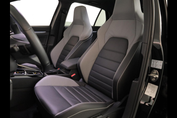 Volkswagen Golf 1.5 eHybrid GTE 272 pk Automaat (DSG) | Sportpakket | Panoramadak | Lederen bekleding | Elektr. trekhaak | Parkeersensoren | Blackstyle | Stoelverwarming |