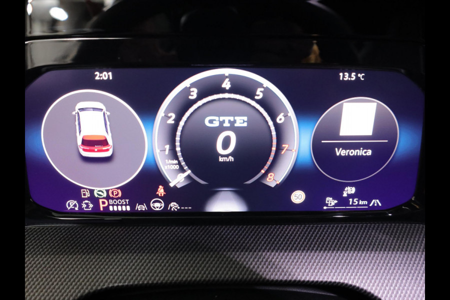 Volkswagen Golf 1.5 eHybrid GTE 272 pk Automaat (DSG) | Sportpakket | Panoramadak | Lederen bekleding | Elektr. trekhaak | Parkeersensoren | Blackstyle | Stoelverwarming |