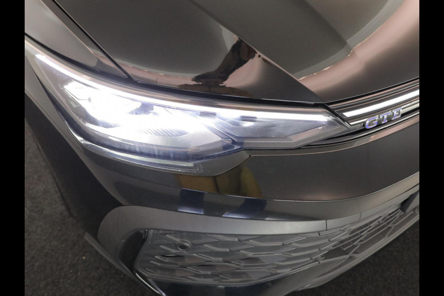 Volkswagen Golf 1.5 eHybrid GTE 272 pk Automaat (DSG) | Sportpakket | Panoramadak | Lederen bekleding | Elektr. trekhaak | Parkeersensoren | Blackstyle | Stoelverwarming |