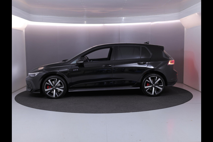 Volkswagen Golf 1.5 eHybrid GTE 272 pk Automaat (DSG) | Sportpakket | Panoramadak | Lederen bekleding | Elektr. trekhaak | Parkeersensoren | Blackstyle | Stoelverwarming |