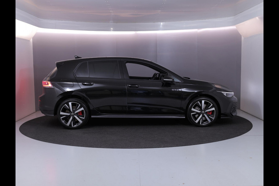 Volkswagen Golf 1.5 eHybrid GTE 272 pk Automaat (DSG) | Sportpakket | Panoramadak | Lederen bekleding | Elektr. trekhaak | Parkeersensoren | Blackstyle | Stoelverwarming |