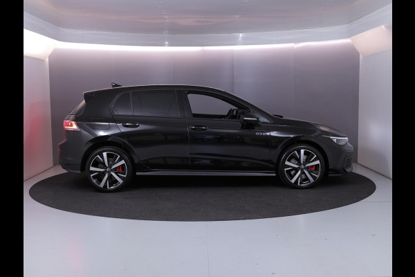 Volkswagen Golf 1.5 eHybrid GTE 272 pk Automaat (DSG) | Sportpakket | Panoramadak | Lederen bekleding | Elektr. trekhaak | Parkeersensoren | Blackstyle | Stoelverwarming |
