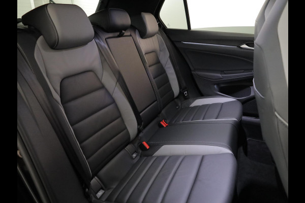 Volkswagen Golf 1.5 eHybrid GTE 272 pk Automaat (DSG) | Sportpakket | Panoramadak | Lederen bekleding | Elektr. trekhaak | Parkeersensoren | Blackstyle | Stoelverwarming |